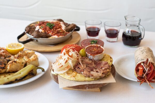 Μπαρμπαλιάς Κεμπατζίδικα Καβουρμάς και Γιαουρτλού