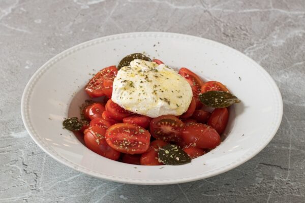 Σαλάτα Ντοματίνια με Κατσικίσιο Τυρι κ Φυλλα Κάππαρης