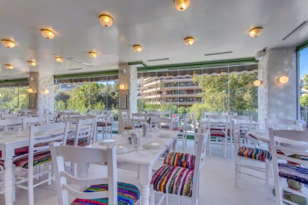 Κεμπαπτζίδικο Μπαρμπαλιάς Κατάστημα Hilton Το Μπαλκόνι μας